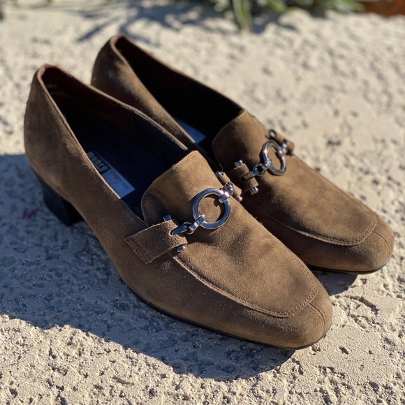 Munro Gryffin Bit toasted sesame suede loafers gold tone hardware pilgrim shoe - Picture 1 of 13